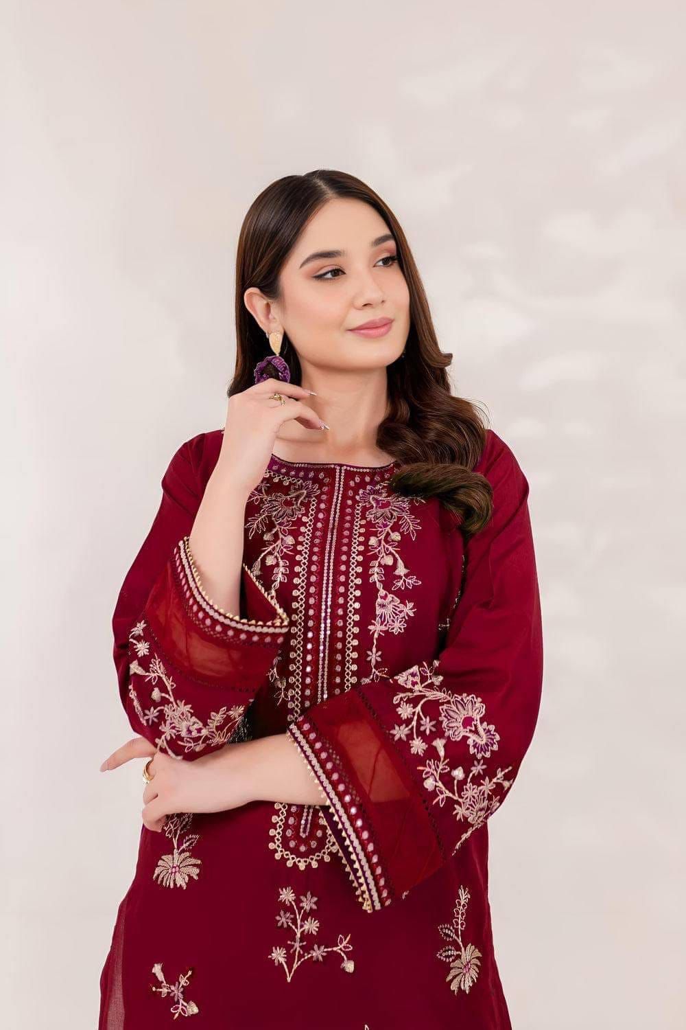 নতুন কালেকশন – ২ পিস এমব্রয়ডার্ড কামিজ ও প্যান্ট